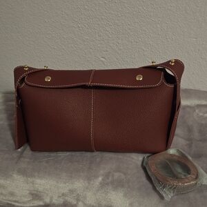 Elegant Burgundy Leather Shoulder Bag
